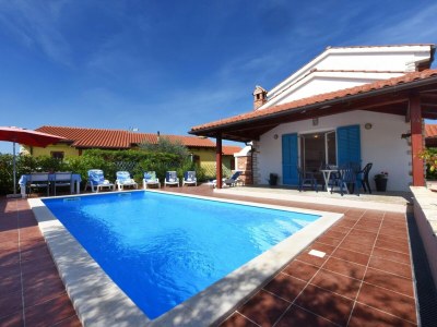 Villa Villa in Višnjan mit Pool und Garten - Outdoor photo 9