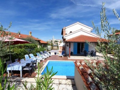 Villa Villa in Višnjan mit Pool und Garten - Outdoor photo 11