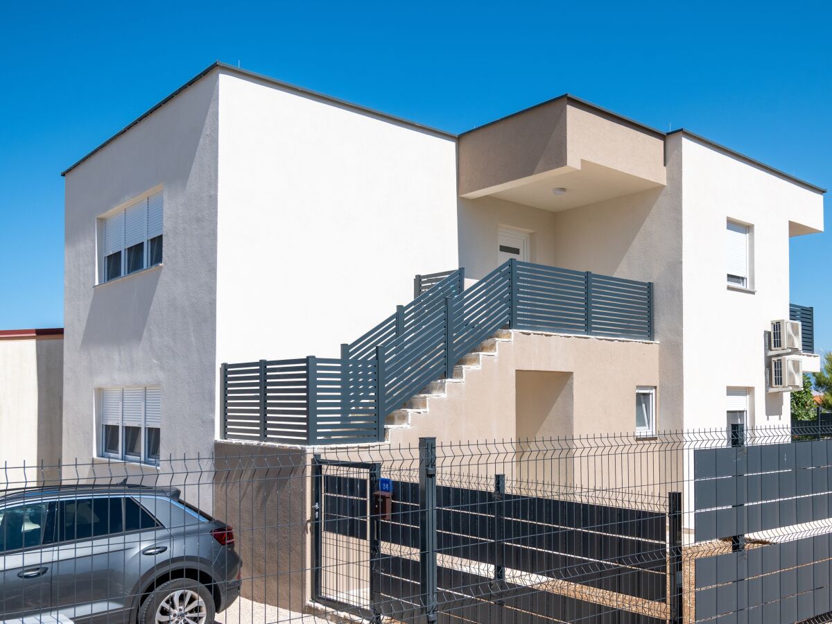 Apartment Two bedroom apartment with air-conditioning Vir - Lozice, Vir A-24328-a