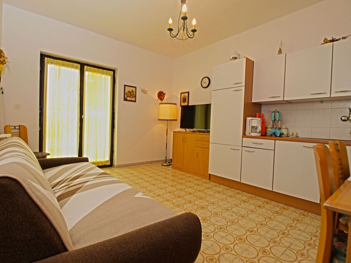 Apartment Two bedroom apartment with terrace Banjole, Pula A-20813-a - Outdoor photo 5