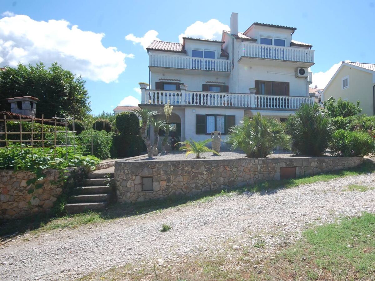 Apartment Two bedroom apartment with terrace Njivice, Krk A-21871-b