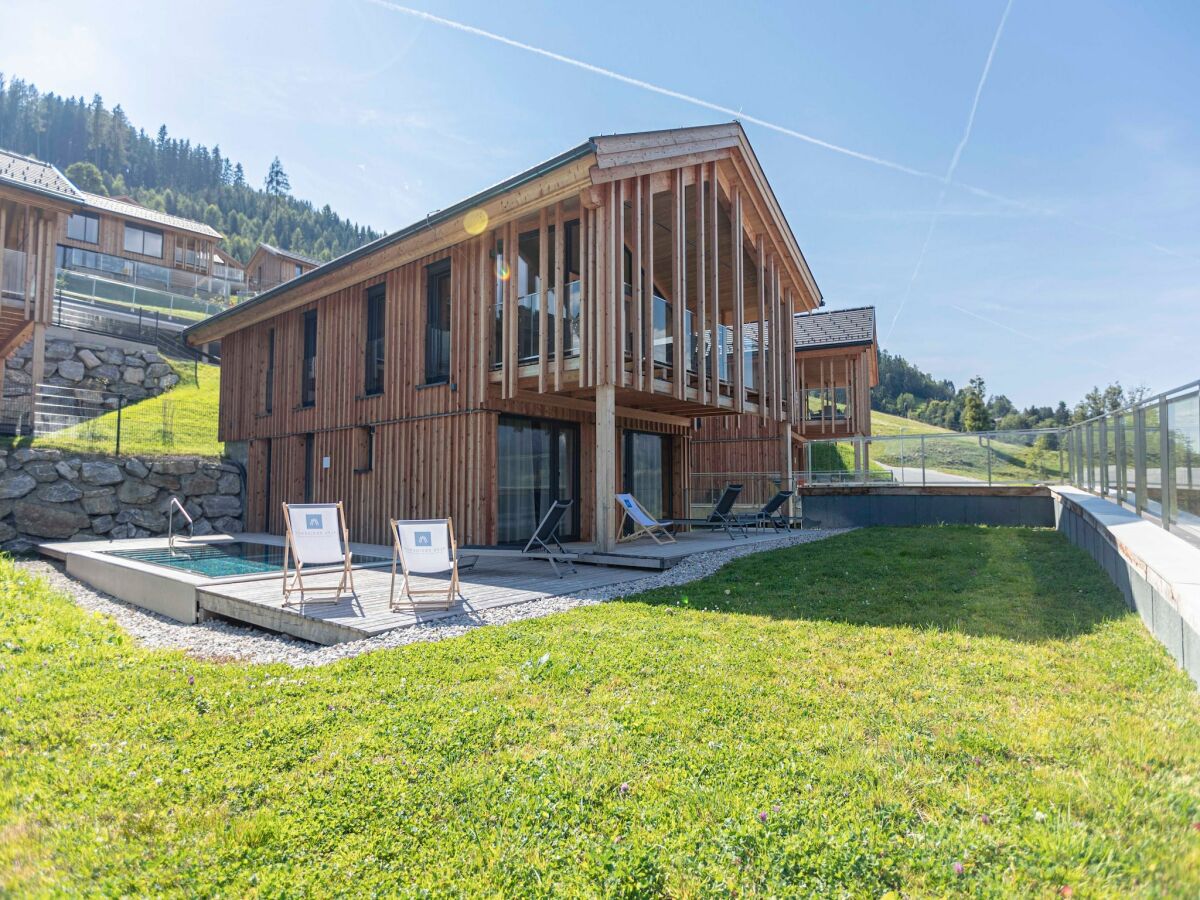 Holiday park Chalet mit warmem Pool auf der Terrasse - Outdoor photo 4