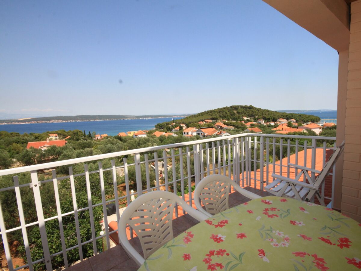 Apartment Two bedroom apartment with terrace and sea view Kukljica, Ugljan A-8237-a