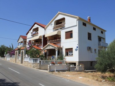 Apartment One bedroom apartment with terrace and sea view Kukljica, Ugljan A-8237-c - Outdoor photo 3