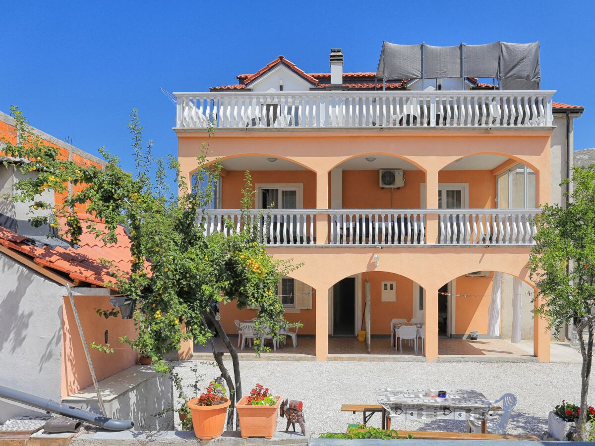Apartment One bedroom apartment with terrace Grebaštica, Šibenik A-11301-b