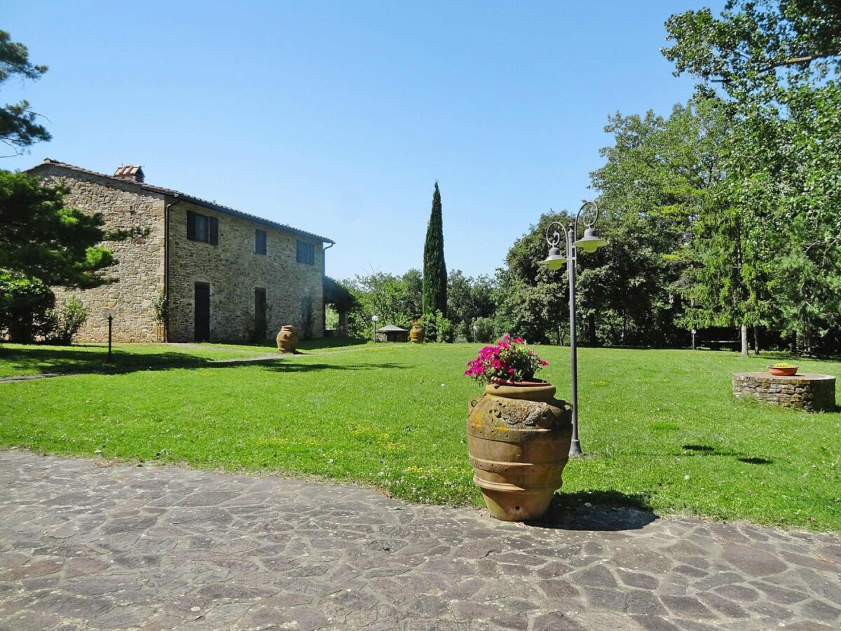 Holiday park Estate in Montaione with Pool & Wine Tasting - Outdoor photo 2