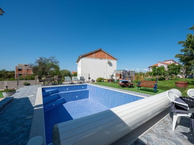 Apartment Two bedroom apartment with air-conditioning Sukošan, Zadar A-24349-a - Outdoor photo 5