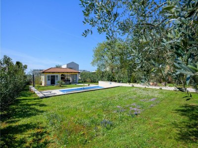 Apartment Bright apartment with communal pool - Outdoor photo 2