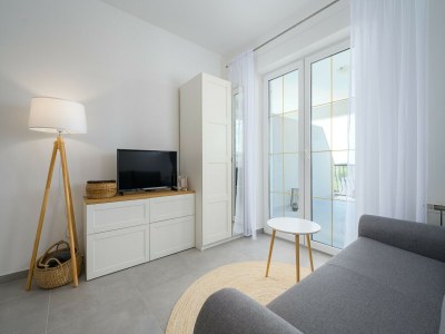 Apartment Bright apartment with communal pool - Features photo 11