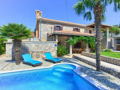 Holiday house Rustic holiday house MAGDALEA with pool in Hlapa - Holiday house