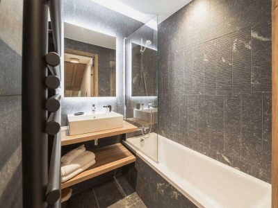 Apartment Refined Ski Apartment Facing Mont Blanc - Features photo 34