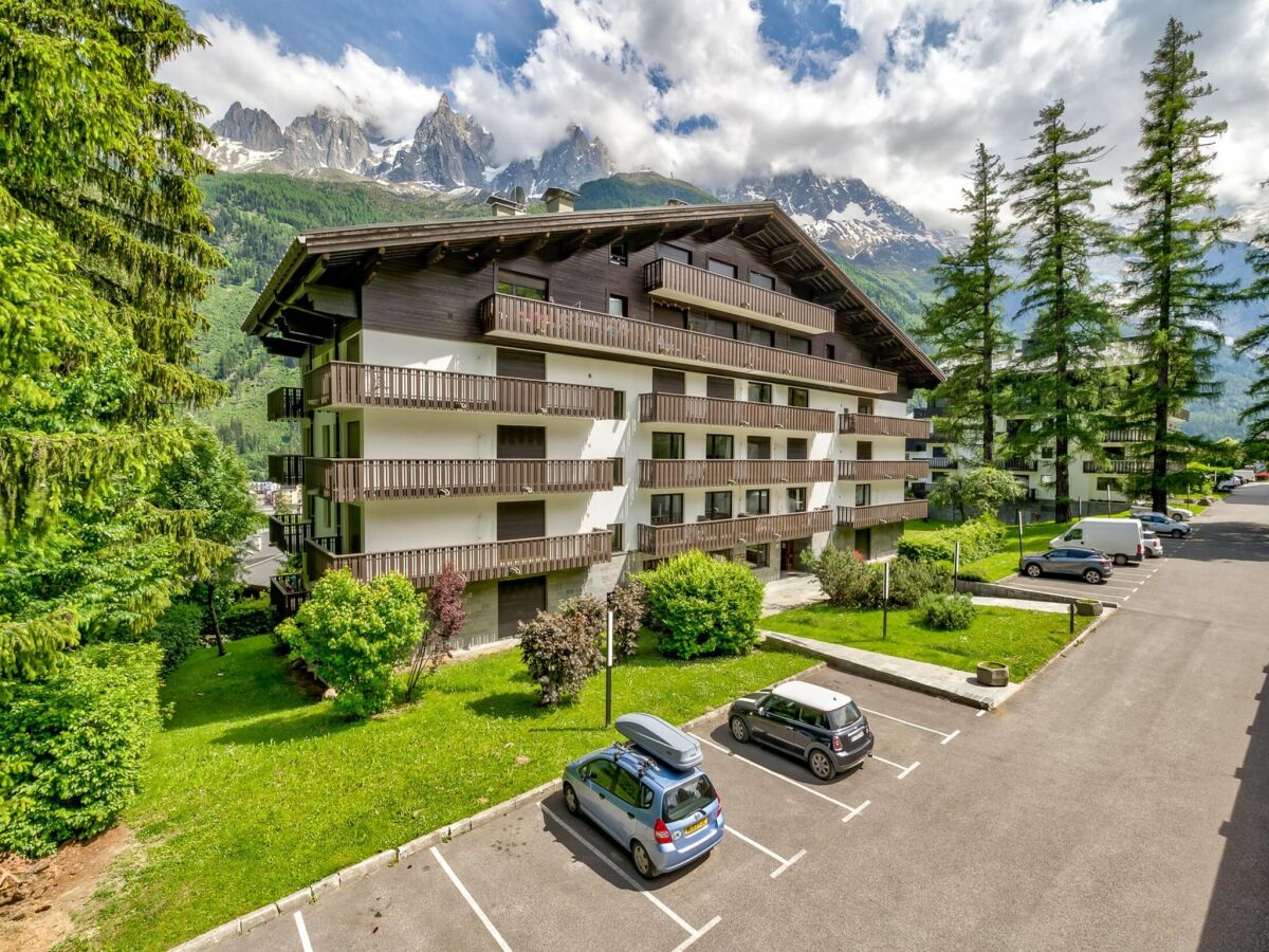 Apartment Modern Chamonix Apartment with Balconies