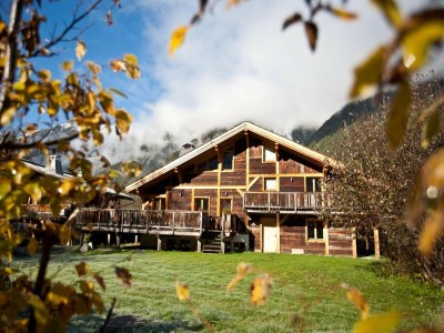Chalet Rustic Luxury Chalet in Les Bois - Outdoor photo 2