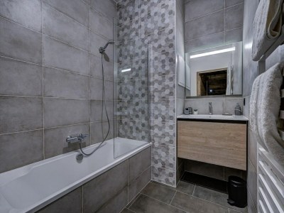 Apartment Cozy Chamonix Base with Scenic Balcony - Features photo 11