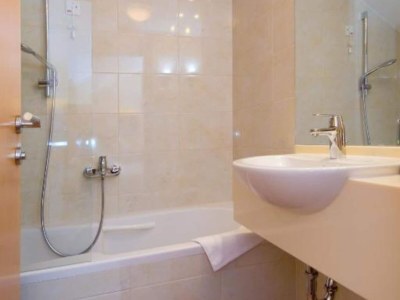Apartment Premium Double Room With Private Bathroom - Features photo 18
