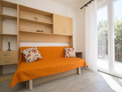 Apartment Seafront Apartment Dana - Two Bedroom Apartment with Terrace and Sea View - Features photo 18