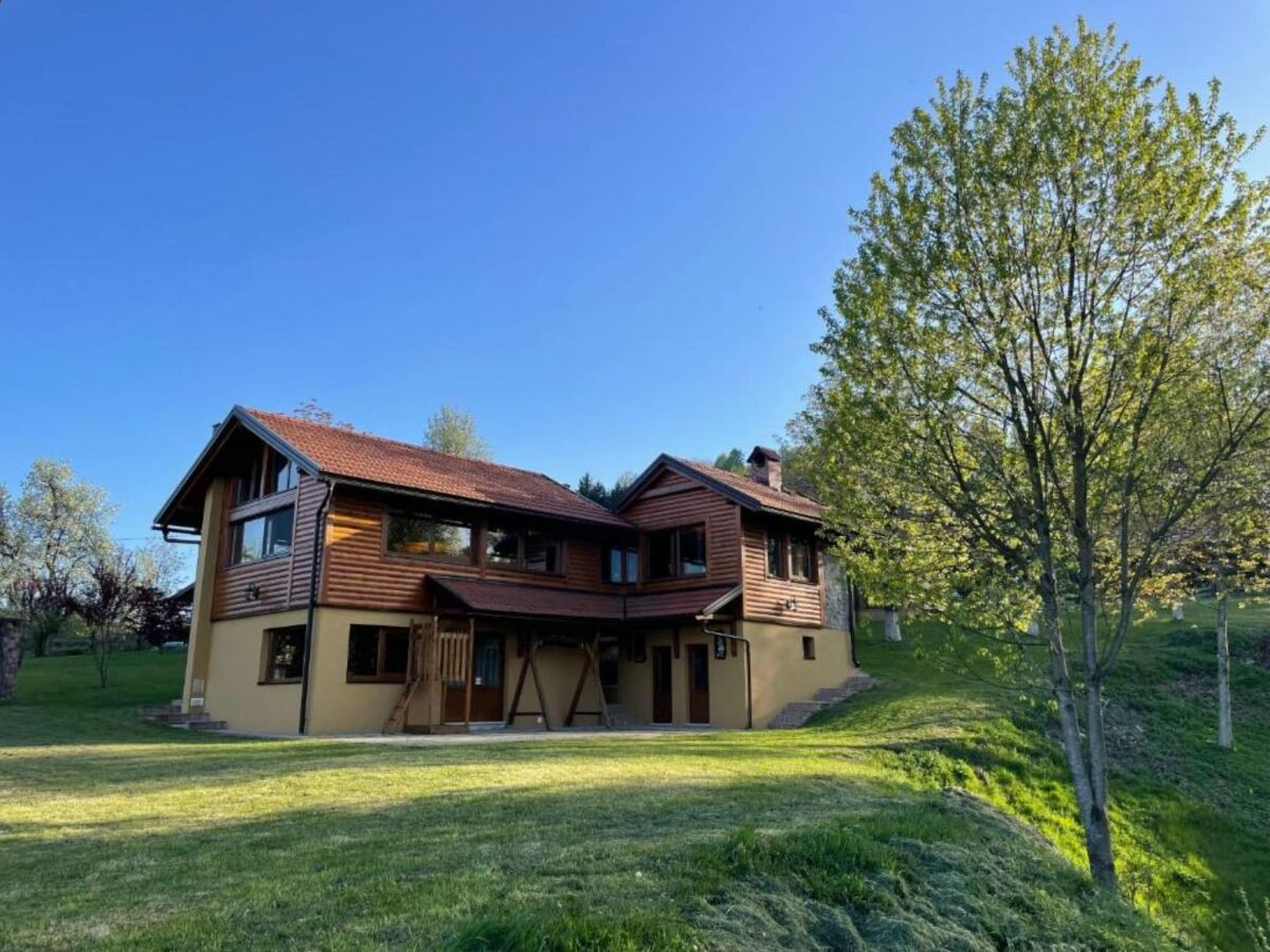 Holiday house Five Bedroom Holiday Home