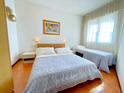 Apartment 5-Person Stay by the Beach - Features photo 8