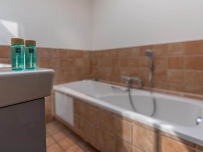 Bungalow Island Getaway w/ Spa Bath - Features photo 33