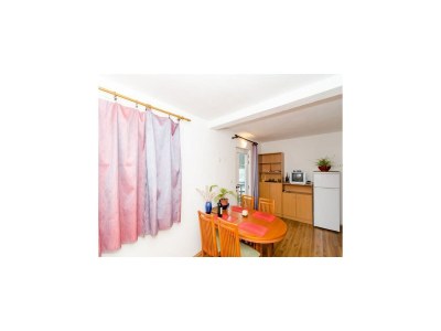 Apartment Apartments Ereš Zuronja-One-Bedroom Apartment with Sea View 3 - Features photo 16
