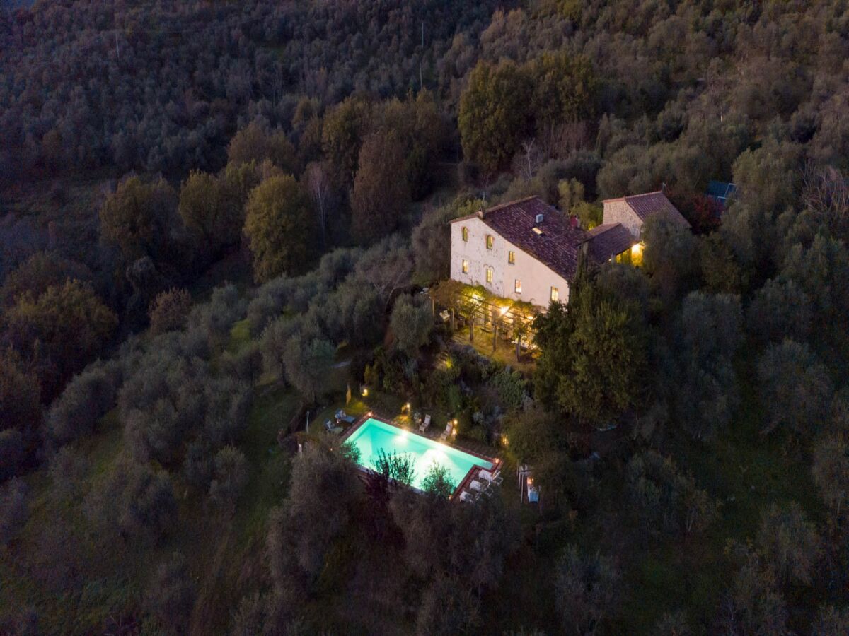 Villa Villa in Tuscany with Infinity Pool and Views