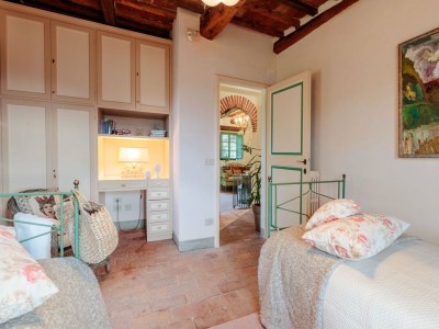 Villa Villa in Tuscany with Infinity Pool and Views - Features photo 62