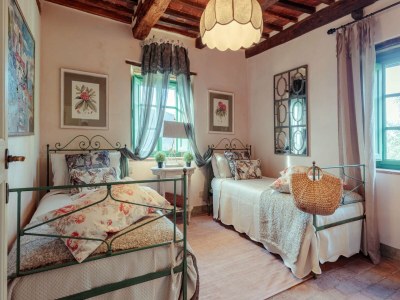 Villa Villa in Tuscany with Infinity Pool and Views - Features photo 63