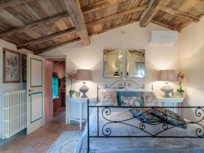 Villa Villa in Tuscany with Infinity Pool and Views - Features photo 75
