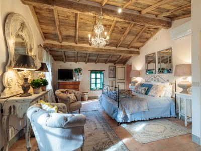 Villa Villa in Tuscany with Infinity Pool and Views - Features photo 77