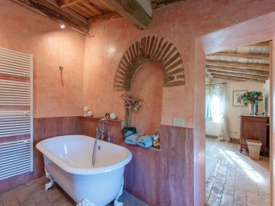 Villa Villa in Tuscany with Infinity Pool and Views - Features photo 80