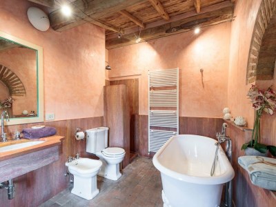Villa Villa in Tuscany with Infinity Pool and Views - Features photo 81