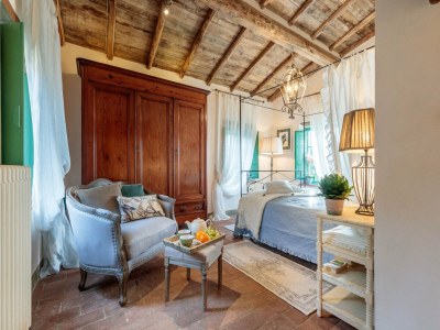 Villa Villa in Tuscany with Infinity Pool and Views - Features photo 96