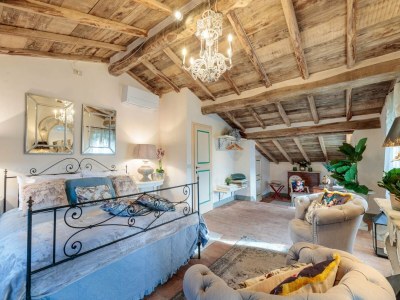 Villa Villa in Tuscany with Infinity Pool and Views - Features photo 97