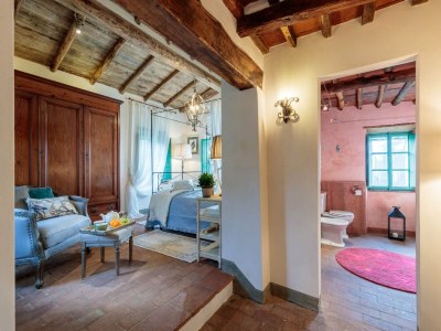 Villa Villa in Tuscany with Infinity Pool and Views - Features photo 109