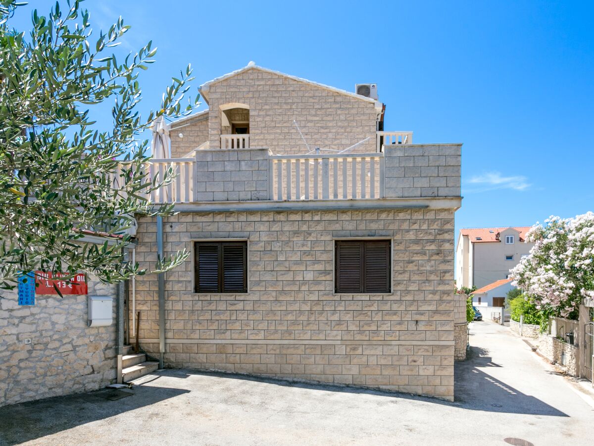 Apartment Two bedroom apartment with terrace Supetar, Brač A-5670-d - Outdoor photo 3