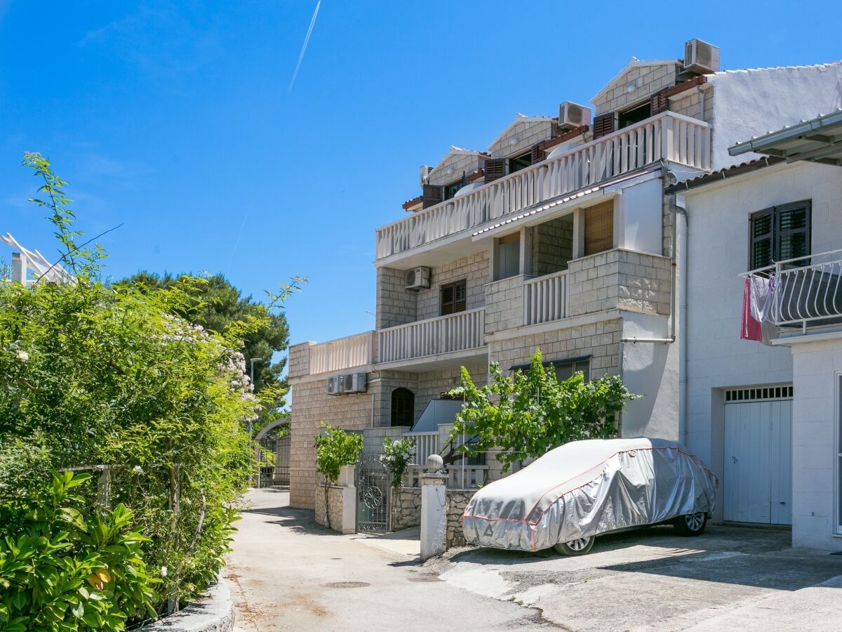 Apartment Two bedroom apartment with terrace Supetar, Brač A-5670-d - Outdoor photo 5