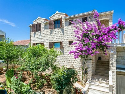 Apartment Two bedroom apartment with terrace Supetar, Brač A-5670-d in Supetar - Apartment