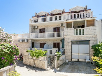 Apartment Two bedroom apartment with terrace Supetar, Brač A-5670-d - Outdoor photo 2
