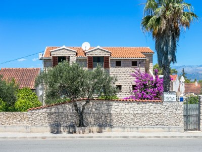 Apartment Two bedroom apartment with terrace Supetar, Brač A-5670-d - Outdoor photo 4
