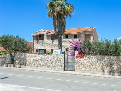 Apartment Two bedroom apartment with terrace Supetar, Brač A-5670-d - Outdoor photo 6