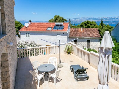 Apartment Two bedroom apartment with terrace Supetar, Brač A-5670-d - Outdoor photo 13