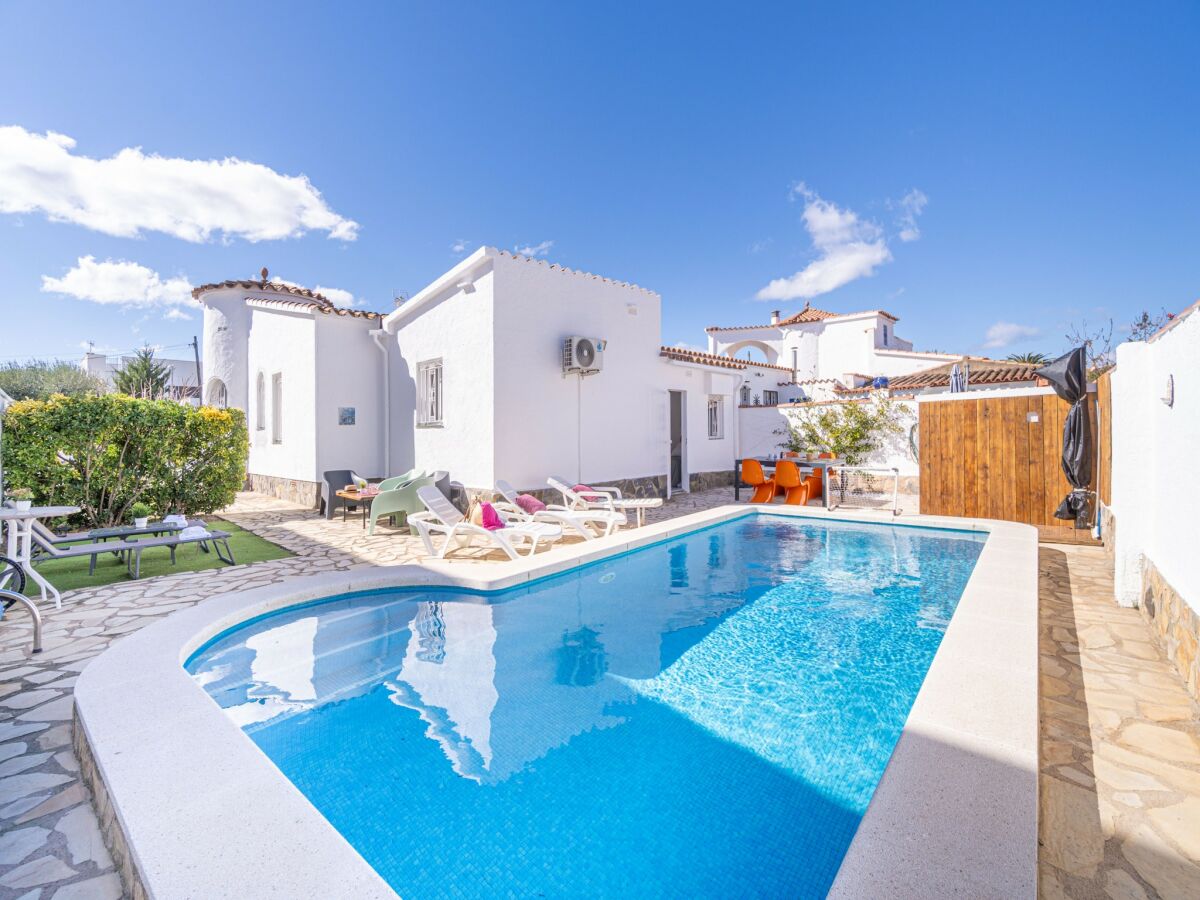 Villa Villa in Empuriabrava with Private Pool