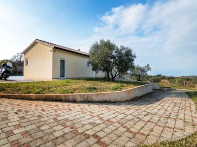 Holiday house Beautiful Holiday Home in Novigrad - Outdoor photo 8