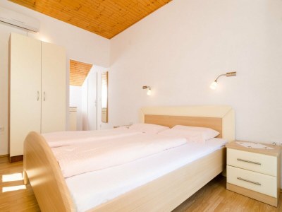 Apartment Holiday Home Maćus-One Bedroom Apartment with Balcony - Features photo 7