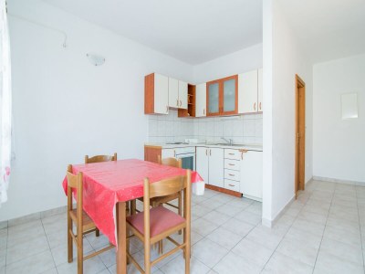 Apartment Apartments Neva- Standard Two Bedroom Apartment with Terrace and Sea View (4Z) in Brač - Apartment
