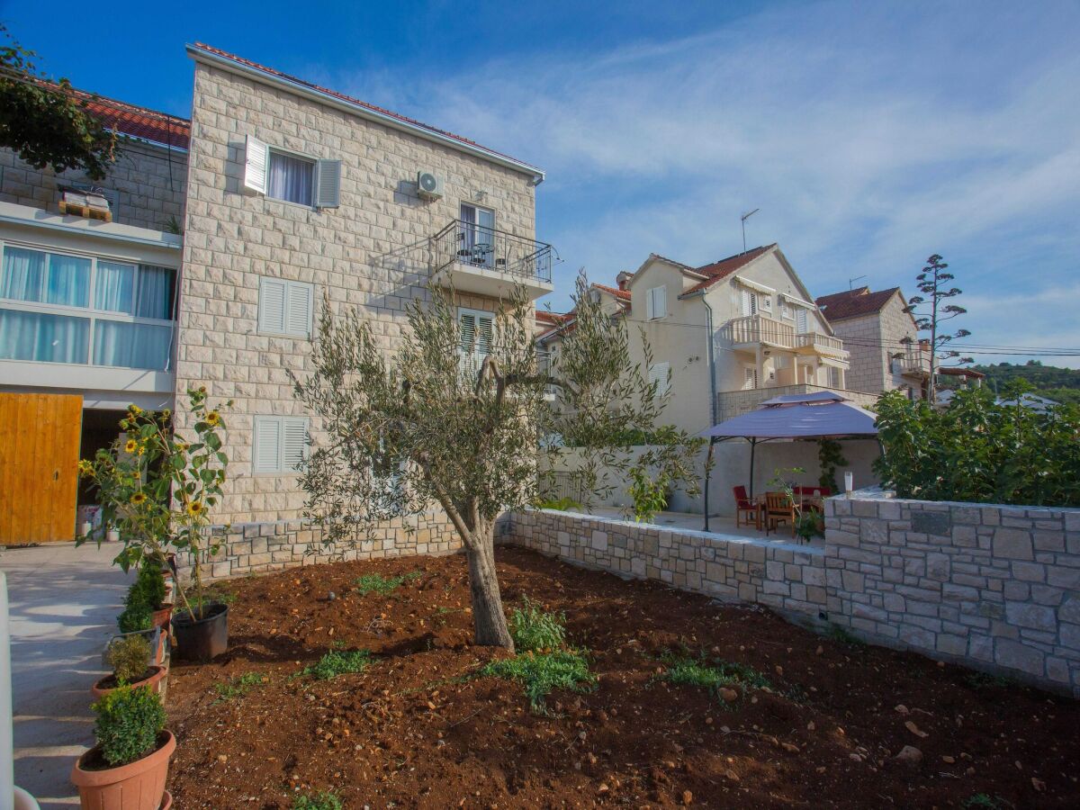 Apartment Apartments Lenka - One Bedroom Apartment with Balcony and garden View A2 - Outdoor photo 2