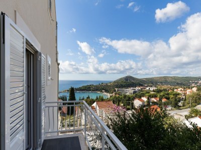 Apartment Apartments Villa Enzian - Comfort Two Bedroom Apartment with Balcony and Sea View in Mlini - Apartment
