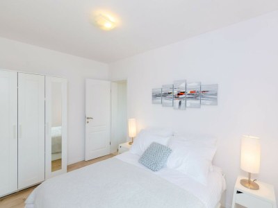 Apartment Color Apartments - Standard One-Bedroom Apartment with Terrace and Partial Sea View (Red) - Features photo 15