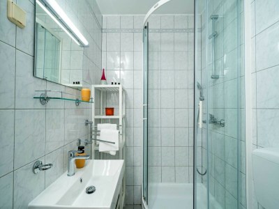 Apartment Apartment Radovan - One-Bedroom Apartment with Balcony and Sea View - Features photo 19