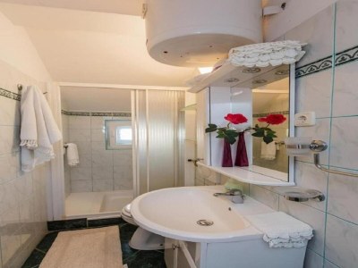 Apartment Apartments Roda - One Bedroom Apartment with Terrace (Mira) - (ST) - Features photo 19